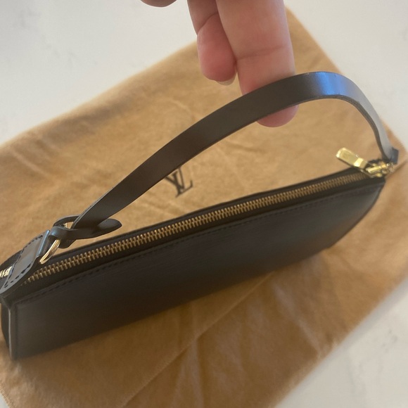VINTAGE Louis Vuitton Epi Pochette Accessories - Picture 9 of 16